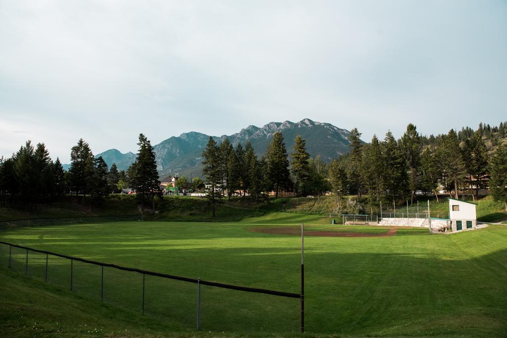 Radium Park Lodge Рейдиум-Хот-Спрингс Экстерьер фото